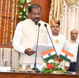 JMM विधायक रामदास सोरेन ने मंत्री पद की शपथ ग्रहण की, चंपई सोरेन की ली जगह।