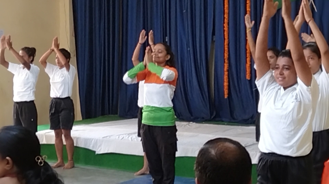 वाराणसी : धीरेंद्र महिला पीजी कॉलेज में मना 78वाँ स्वतंत्रता दिवस, छात्रों ने दी सांस्कृतिक कार्यक्रमों की प्रस्तुति; दिखा देशभक्ति व एकता का संगम।