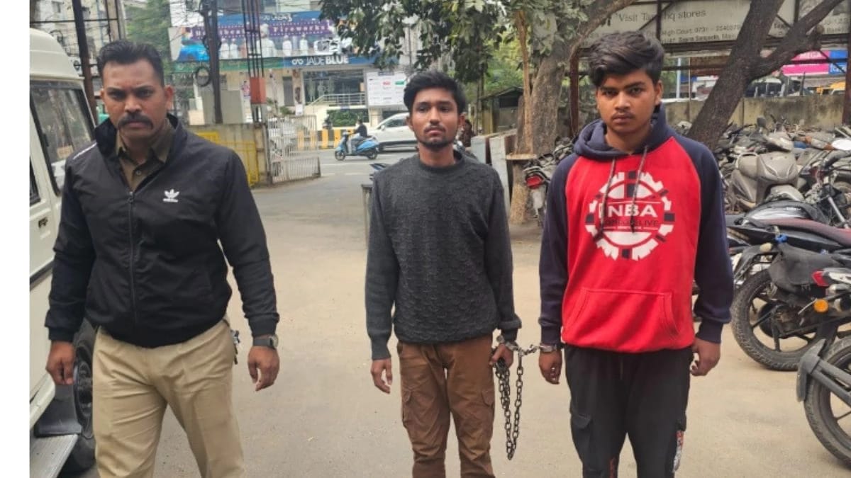 Flipkart को लगा रहे थे चूना, डिलीवरी ब्वाय ने ही स्मार्ट वॉच और टैबलेट निकाल डिब्बे में रख दिए नमक और साबुन; पढ़े पूरी खबर।