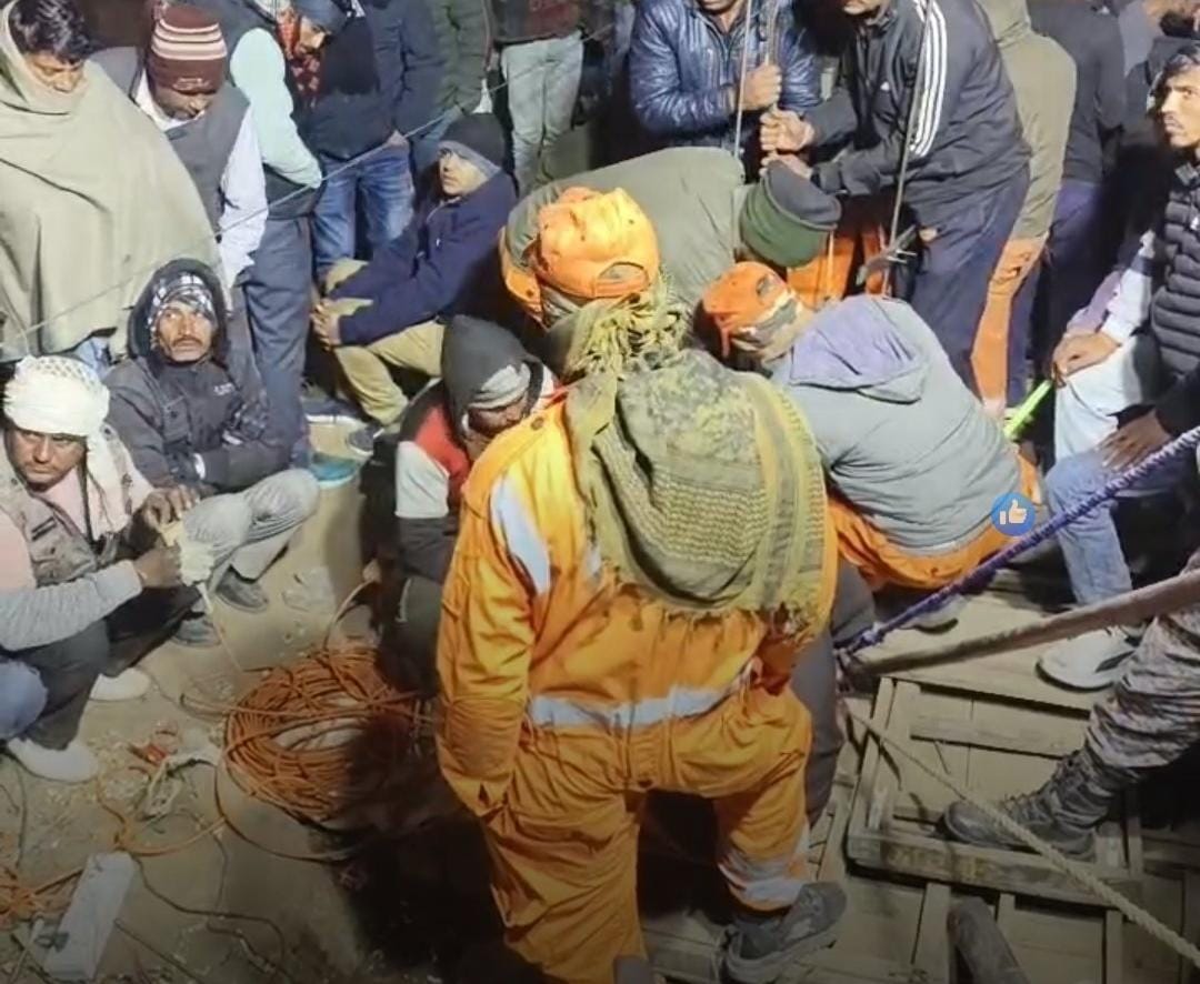 Dausa Borewell Accident: बोरवेल में फंसे आर्यन की मौत, रेस्क्यू के सभी प्रयास रहे नाकाम, 57 घंटे बाद निकाला गया बाहर।