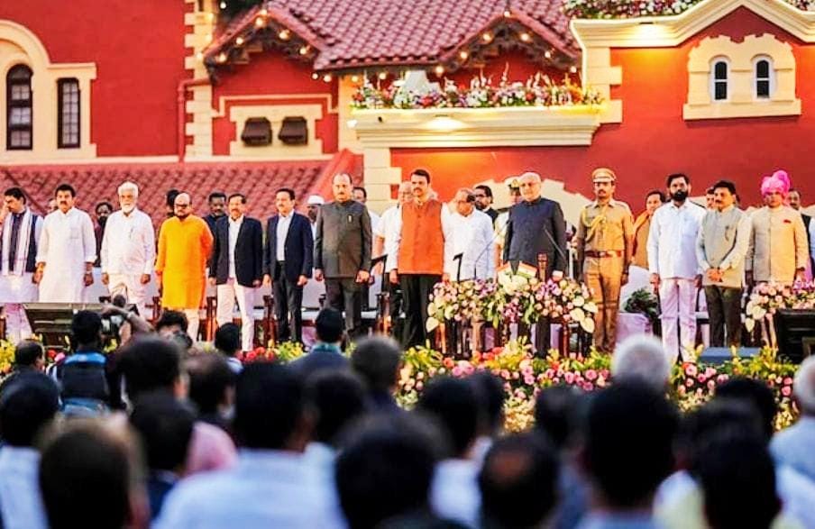 फडणवीस मंत्रिमंडल का पहला विस्तार, 39 विधायकों ने ली मंत्री पद की शपथ।