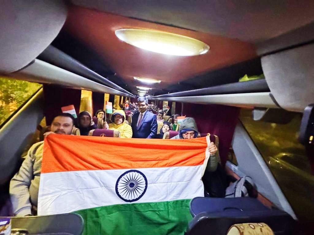 सीरिया से 75 भारतीयों की सुरक्षित वापसी, 44 कश्मीरी जायरीन भी शामिल।