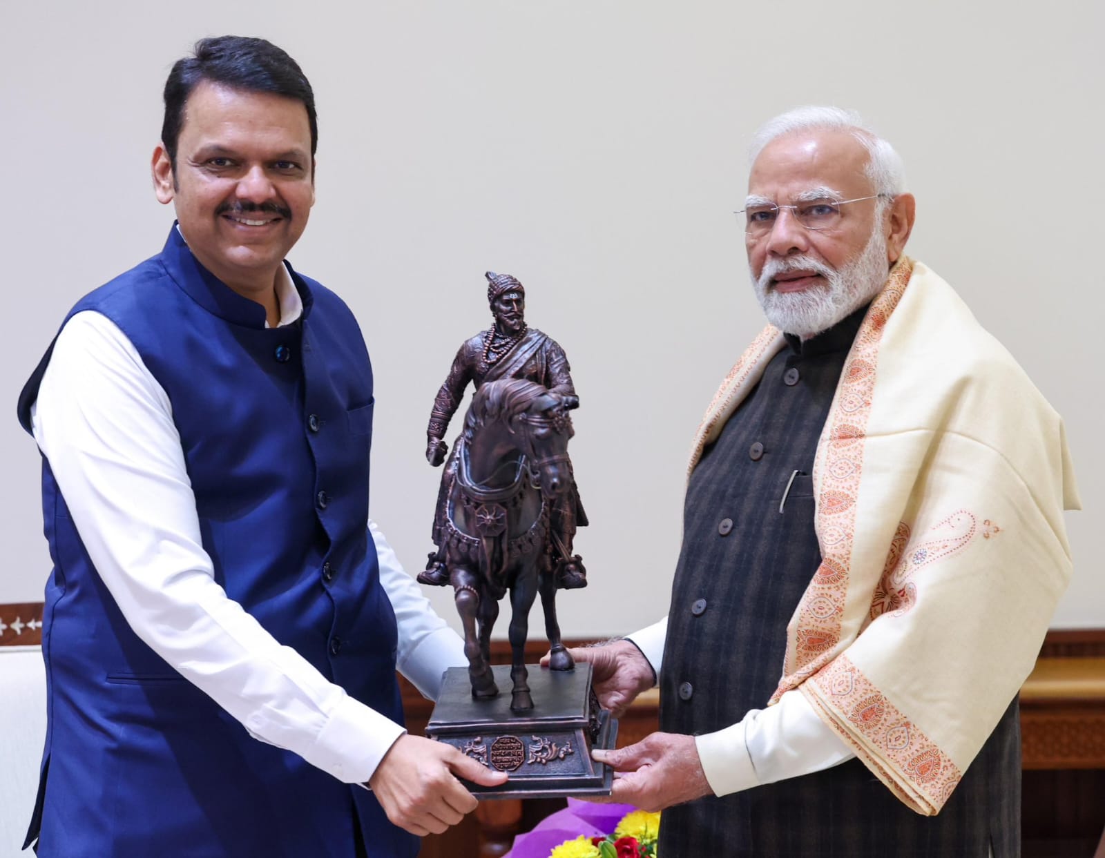 दिल्ली में पीएम मोदी से मिले CM फडणवीस, 14 दिसंबर को बड़े ऐलान की तैयारी।