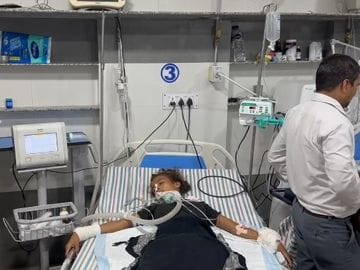UP News: पीलीभीत में स्कूल जा रही बच्ची को बीच सड़क रोका, बाइक सवारों ने जबरन खिलाया जहर, जानें क्या था माजरा?