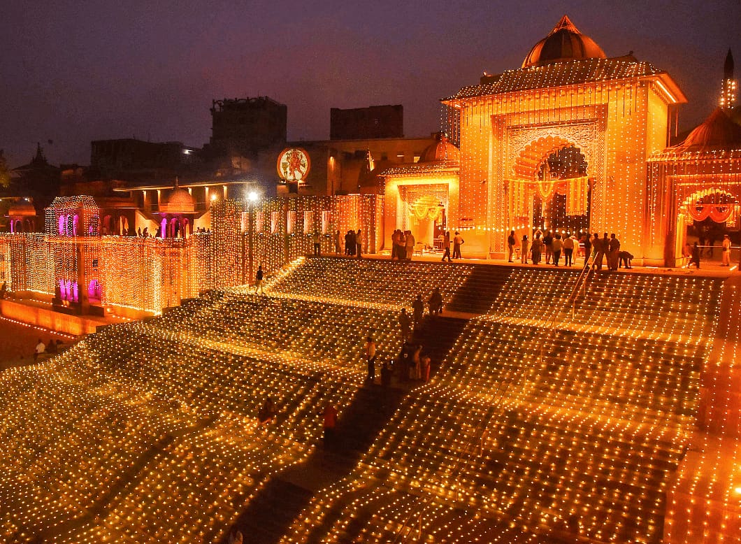 Dev Dipawali 2024: वाराणसी में रूट डायवर्जन और ट्रैफिक नियम लागू – जानिए कौन-कौन से वाहन और नाव कहां रहेंगे बंद?