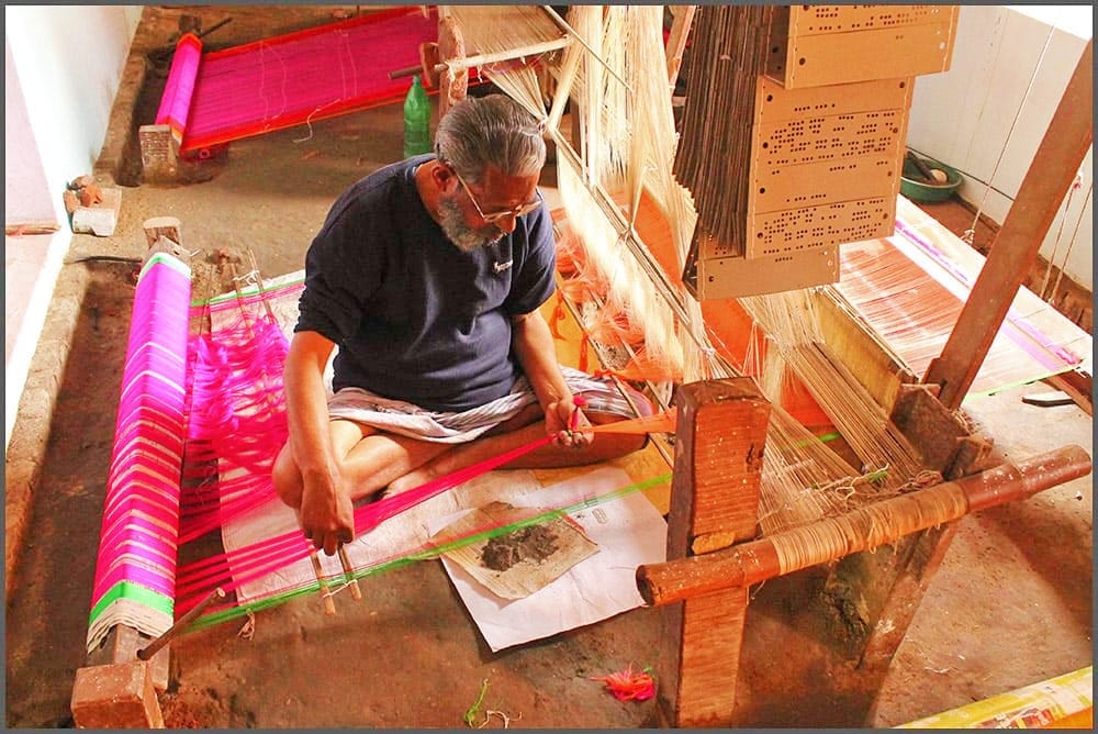 वाराणसी के बुनकरों को मिलेगी ऑनलाइन बाजार की सुविधा, विकसित होगा मार्केटिंग ऐप, 7 करोड़ की परियोजना मंजूर; जाने इतिहास।