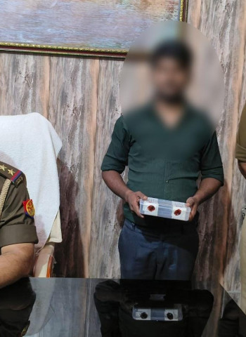 वाराणसी में नाबालिग के साथ दुष्कर्म का मामला: आरोपी ने 8 साल तक किया शोषण, अश्लील वीडियो वायरल करने की धमकी देकर चार बार कराया गर्भपात।