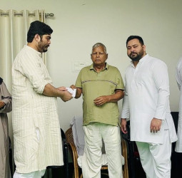 Bihar politics : शहाबुद्दीन की पत्नी और बेटे RJD में हुए शामिल, लालू ने दिलाई पार्टी की सदस्यता; सिवान क्षेत्र में राजनीतिक लाभ मिलने की संभावना। पड़े पूरी खबर।