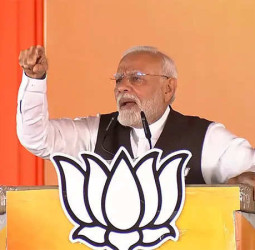 'हम बंटेंगे तो बांटने वाले महफिल सजाएंगे, PM मोदी बोले- कांग्रेस को अब अर्बन नक्सल का गैंग चला रहा है।