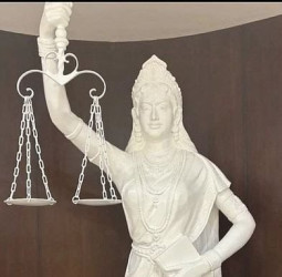 कानून अब अंधा नहीं...'न्याय की देवी' की नई मूर्ति की आंखों से हटी पट्टी, हाथ में संविधान, जानें और क्या कुछ बदला.?