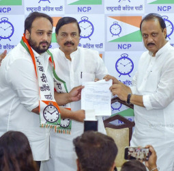 जीशान सिद्दीकी ने कांग्रेस छोड़कर NCP में ली एंट्री, बांद्रा पूर्व से चुनावी मिला टिकट।
