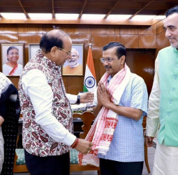 अरविंद केजरीवाल ने छोड़ा दिल्ली के सीएम का पद, LG विनय सक्सेना को सौंपा इस्तीफा; अगले चुनाव तक आतिशी रहेंगी मुख्यमंत्री।