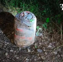 यूपी में ट्रेन उड़ाने की साजिश नाकाम: पटरी पर मिला सिलिंडर, मिठाई के डिब्बे में पेट्रोल और बारूद..., बड़ा हादसा टला।