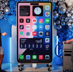 विश्व रिकॉर्ड : देखें दुनिया का सबसे बड़ा iPhone 15 Pro Max, जो एक मिनी थिएटर जैसा है, जानें इसकी खासियत!