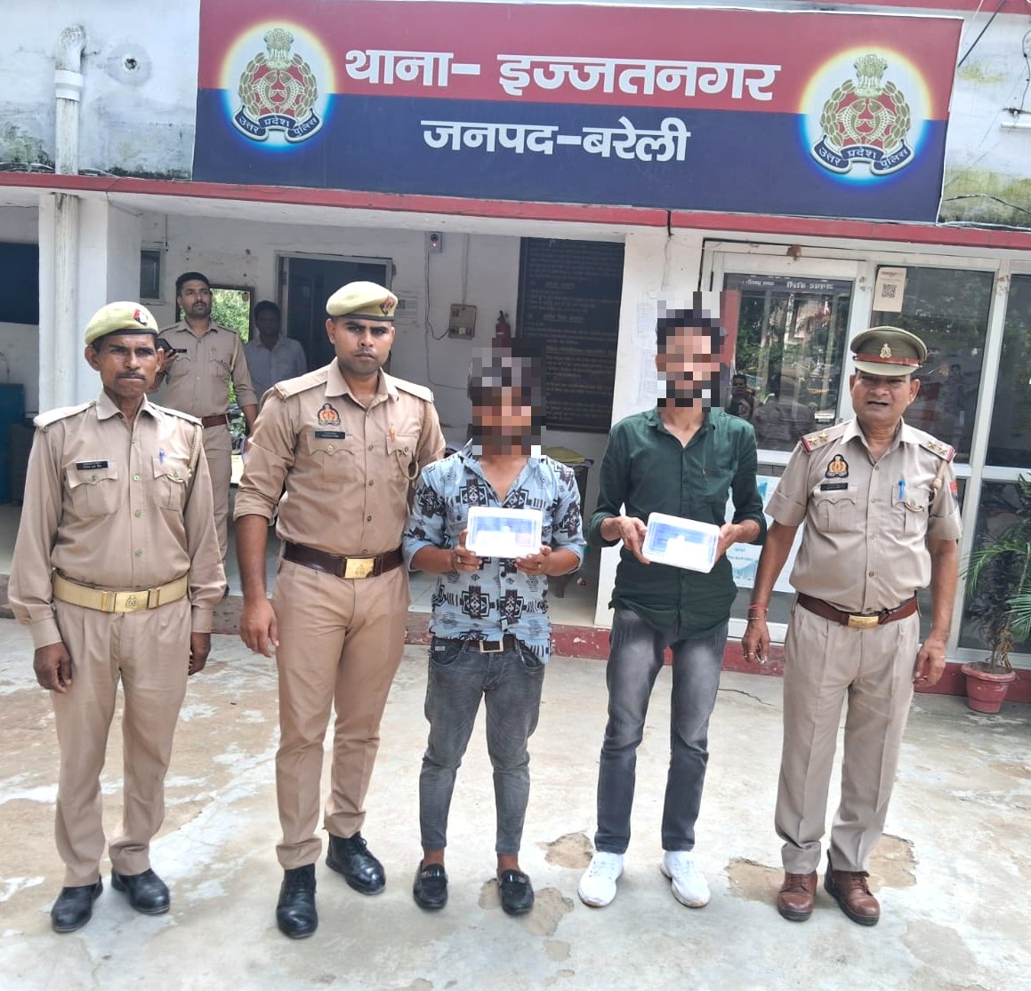 पहचान छुपाकर दो युवक पटाते थे नई लड़की, पुलिस ने पूछा- कैसे फंसाते थे? तरीका जानकर उड़े होश...