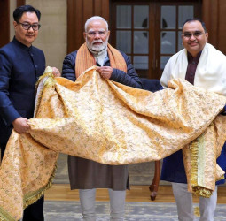 पीएम मोदी ने ख्वाजा मोइनुद्दीन चिश्ती के 813वें उर्स पर भेजी खास चादर, जानिए इस परंपरा के महत्व और विवाद।