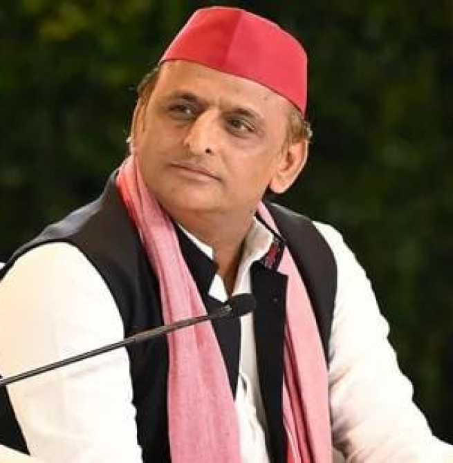 भाजपा नेता का अखिलेश यादव पर तीखा हमला- अखिलेश प्रयागराज में डुबकी लगाएं, पाप से मुक्ति पाएं!