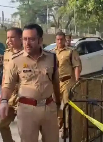 UP : वाराणसी के बेनियाबाग में युवक की हत्या से सनसनी, घर के बाहर चारपाई पर सो रहे राजन को गोलियों से भूना।